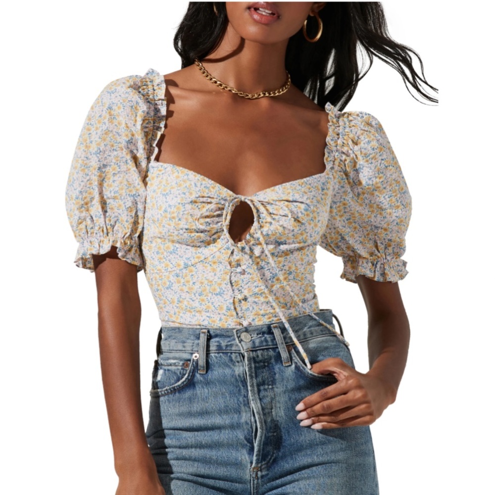 ASTR Floral Keyhole Puff Sleeve Top